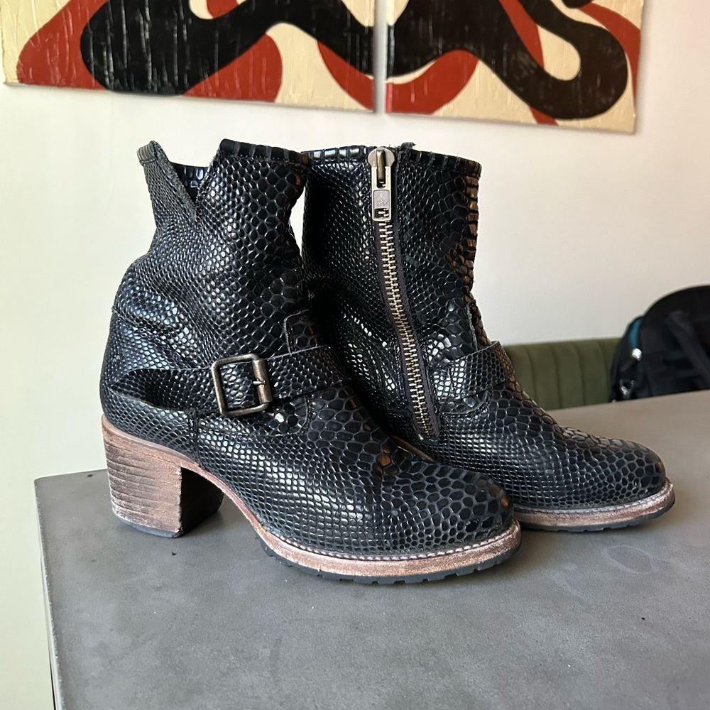Freebird Carlito - Black Textured Women's Ankle Boots